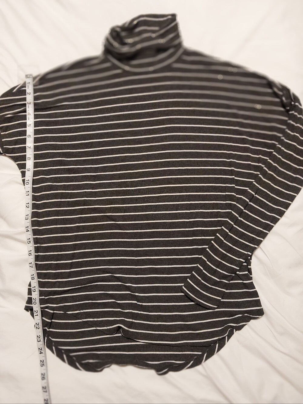 Michael Kors Grey White Turtle Neck Ribbed Doleman Size M